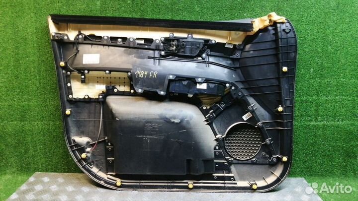 Обшивка двери Kia Mohave Правая Передняя