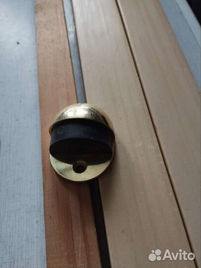 Ограничитель дверной напольный