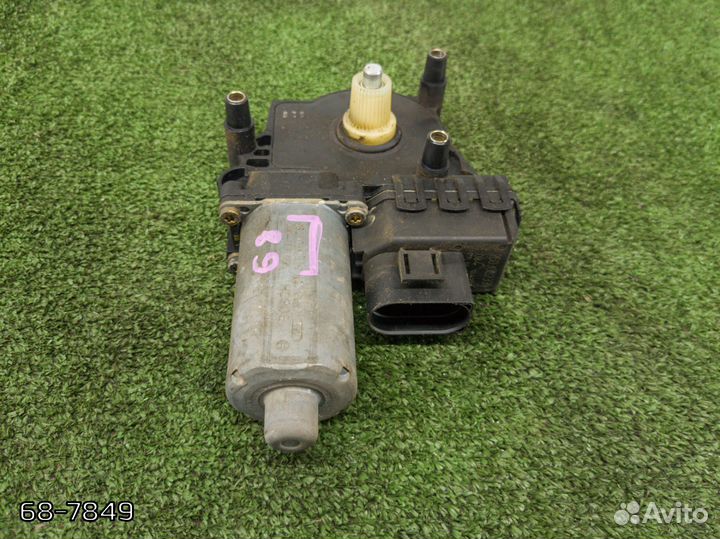 Моторчик стеклоподъемника Audi A6 C5 седан