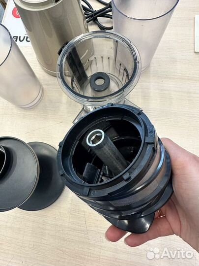 Соковыжималка шнековая redmond RJ-930S