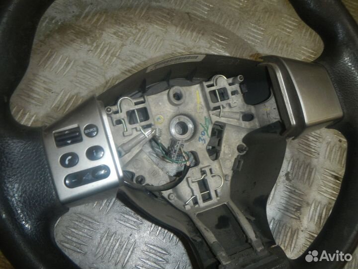 Рулевое колесо Nissan Tiida