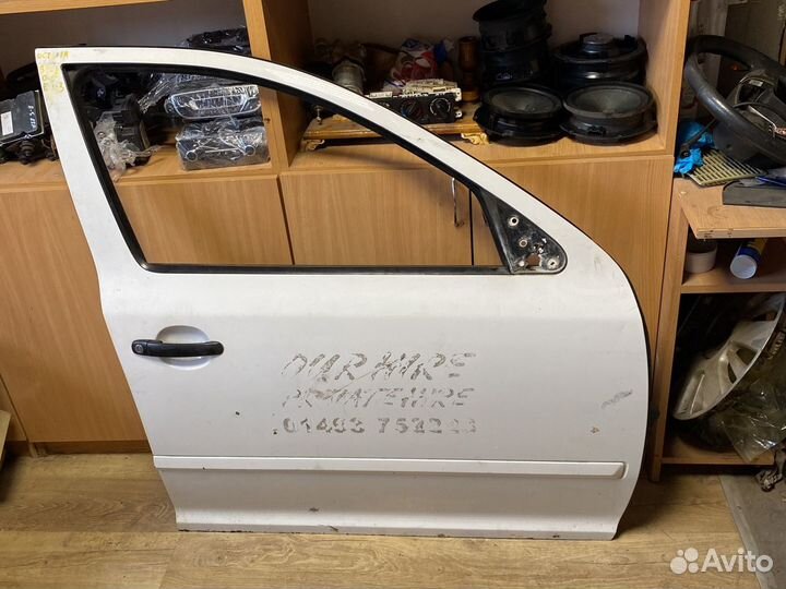 Skoda octavia a5 передняя правая дверь белая