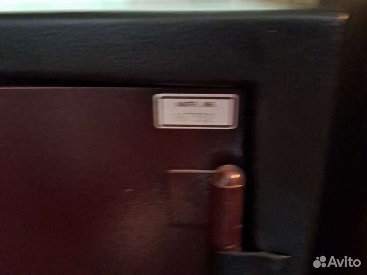 Сейф металлический