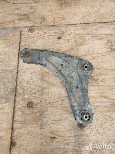 Рычаг передний левый Nissan Leaf AZE0 54501-1KA0B