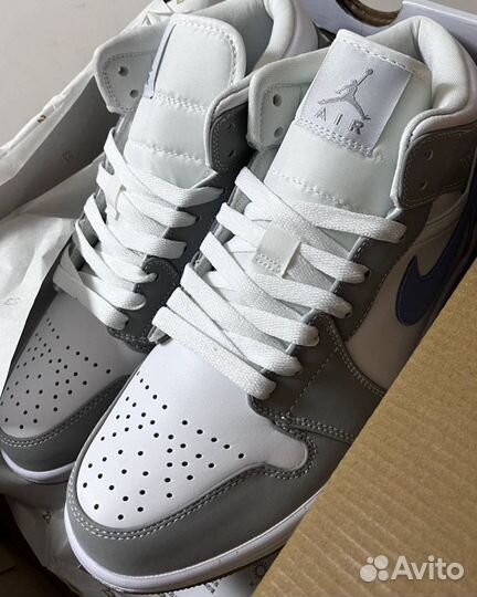 Nike Wmns Air Jordan 1 Mid ‘Wolf Grey Aluminum’