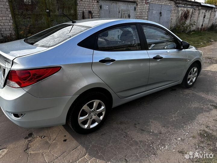 Hyundai Solaris 1.6 AT, 2012, битый, 139 000 км