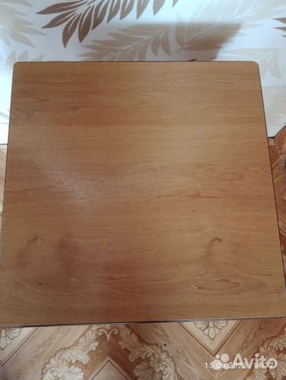 Кухонный стол с табуретками