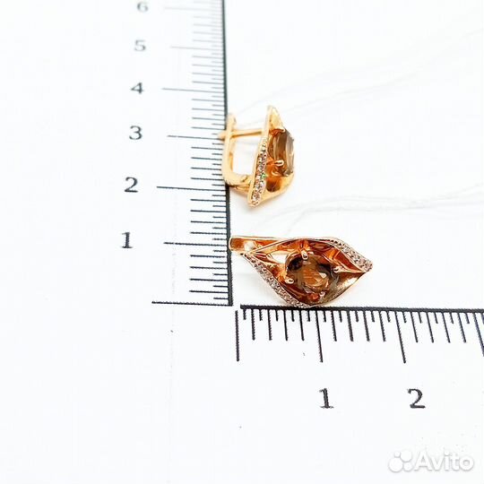 Золотые серьги с камнем