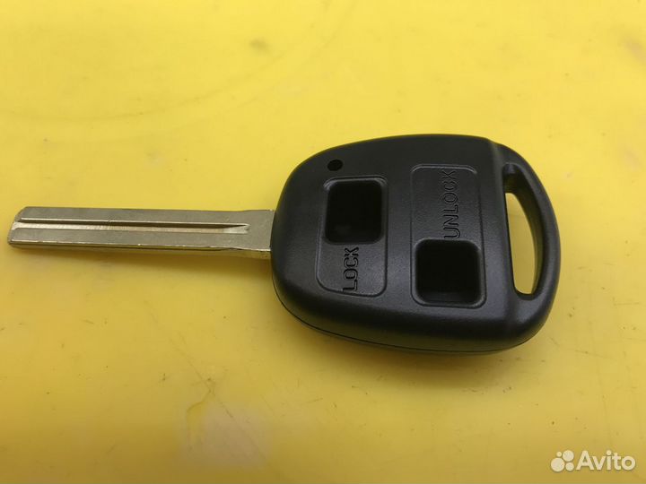 Корпус Ключа Toyota Avensis