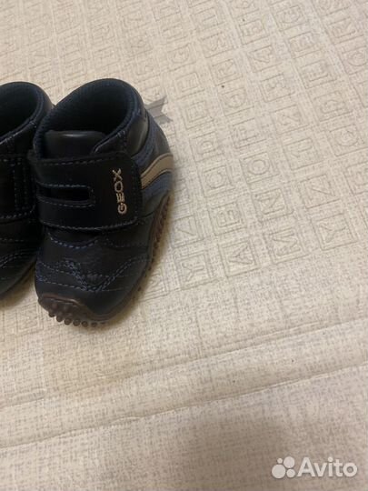 Продам детскую обувь geox Respira