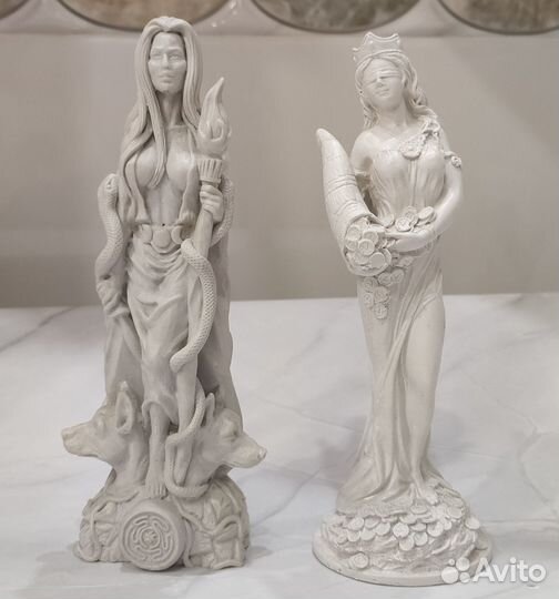 Статуэтки Богини Геката и Фортуна