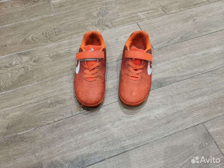 Детские футбольные бутсы