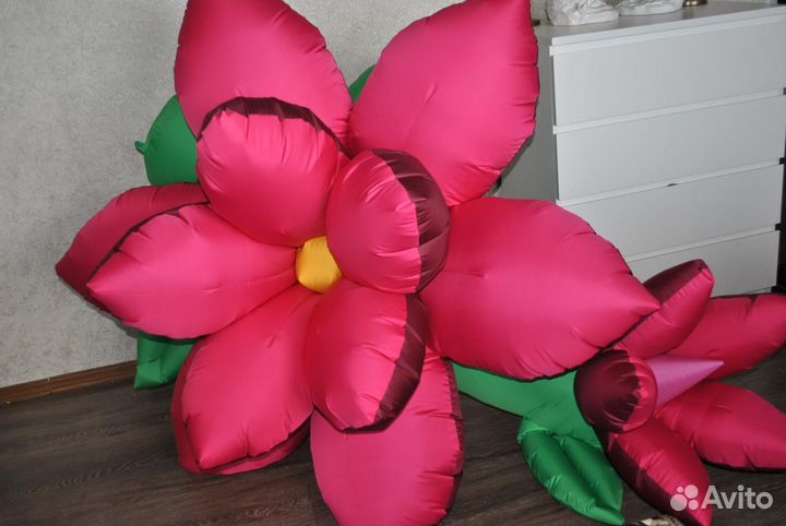 Надувной цветок-гирлянда для оформления помещения