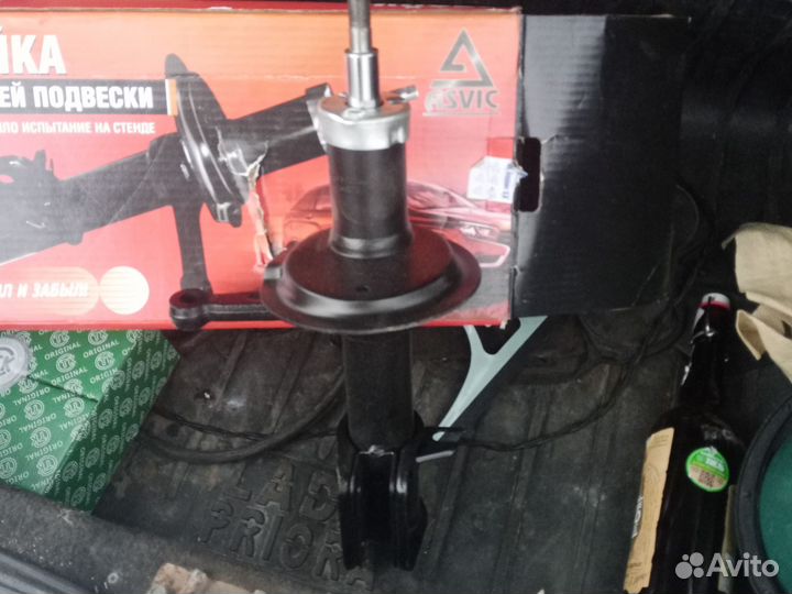 Передняя стойка правая ваз 2110