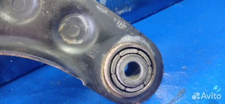 Рычаг подвески верхний Ford Focus 3 седан iqdb