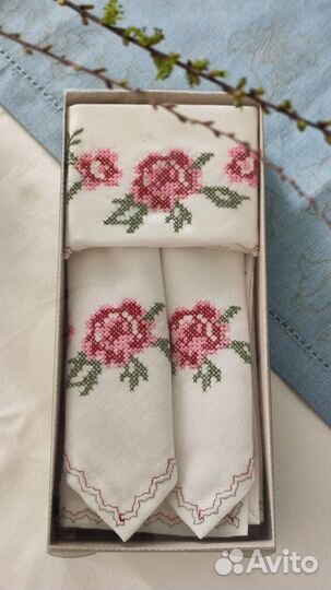 Комплекты вышитых льняных салфеток