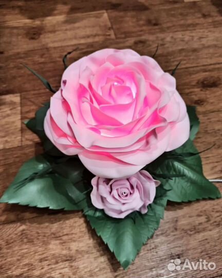 Светильники, торшеры, цветы из изолона