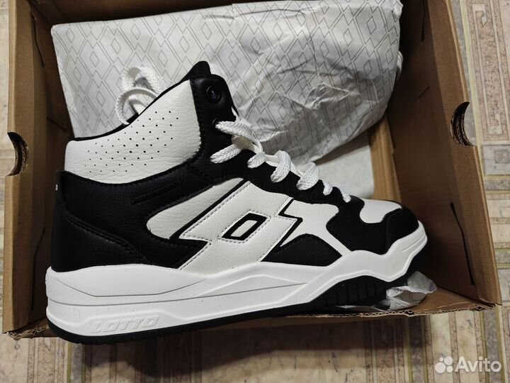 Кроссовки Lotto