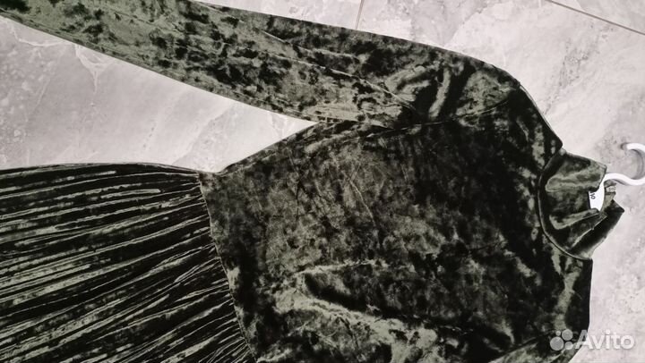 Платье бархатное новогоднее 40-42 новое