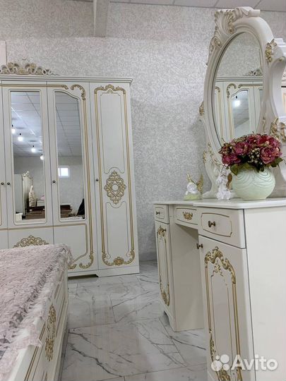 Спальные гарнитуры