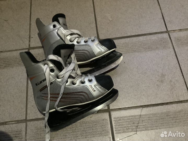 Коньки хоккейные