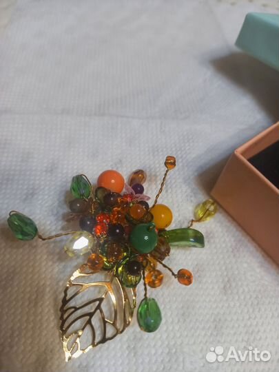 Брошь ручн. работы с натур. камнями