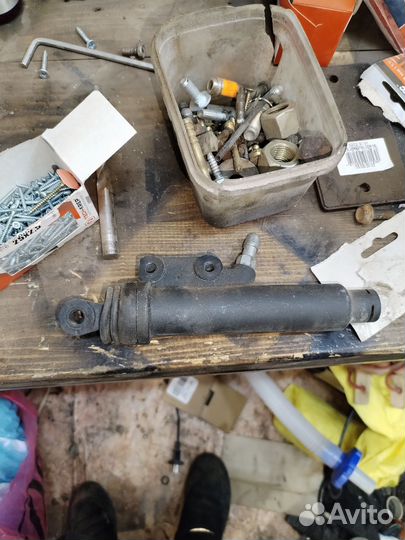 Рабочий цилиндр Мерседес фольцваген