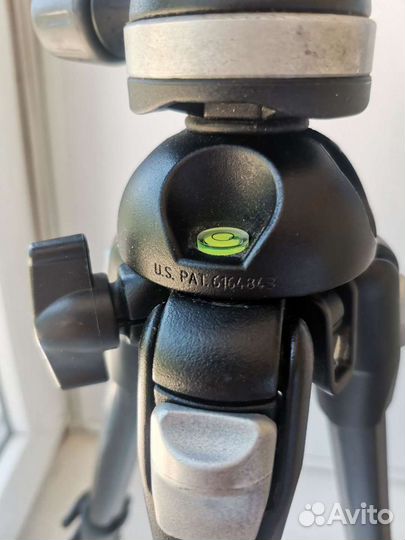 Штатив Manfrotto 190MF4 с головой 141RC