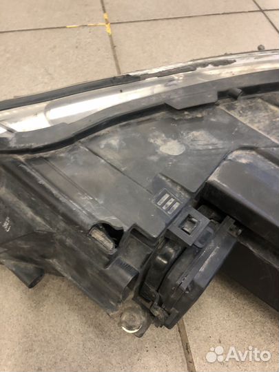 Фара правая ксенон поворотная Skoda A5 рест