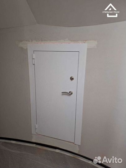 Люки металлические белые