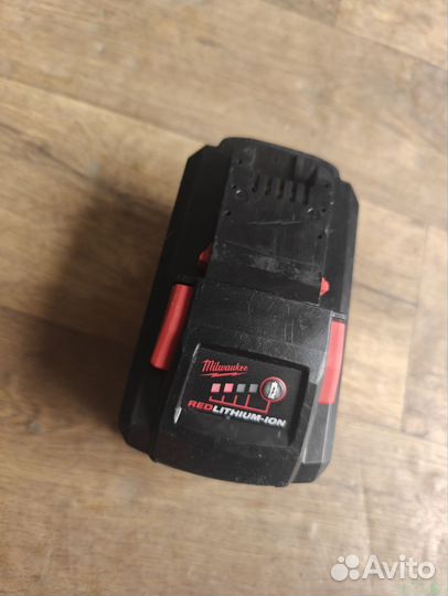 Аккумулятор Milwaukee m18 12Ah