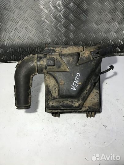 Корпус воздушного фильтра Volkswagen Vento