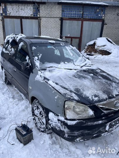 В разборе Kia Carens