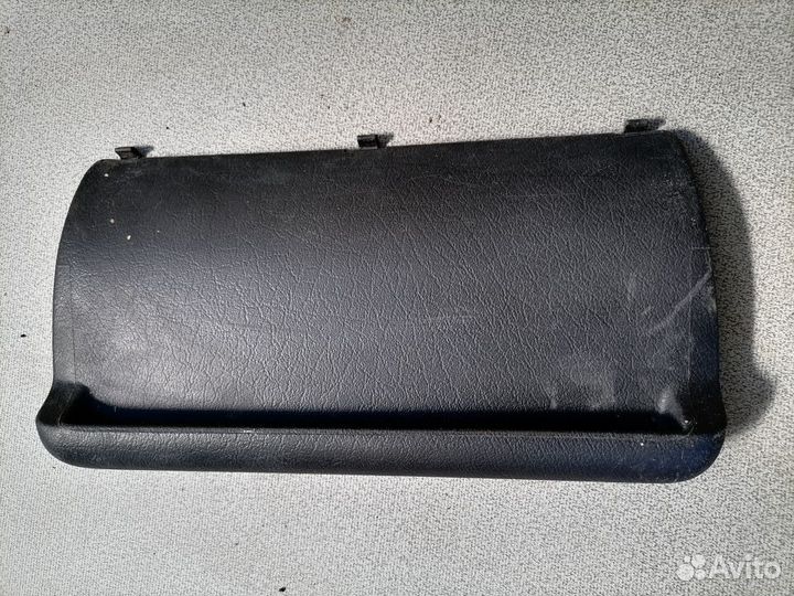 Крышка блока предохранителей VW Passat B4