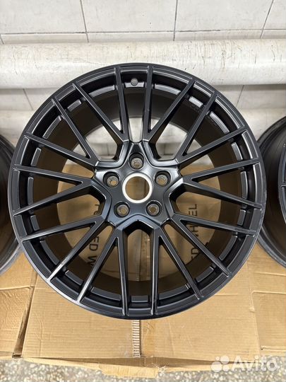 Комплект оригинальных дисков Porsche RS Spyder r21