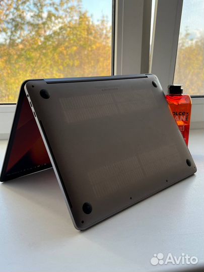 Apple MacBook Pro 13 touch bar