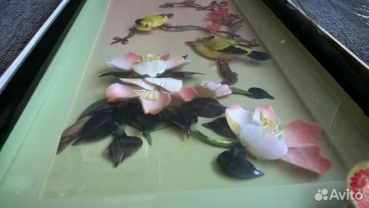 Панно из перламутра в деревянной рамке