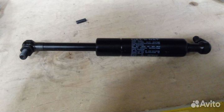 Амортизатор сдвижной крыши