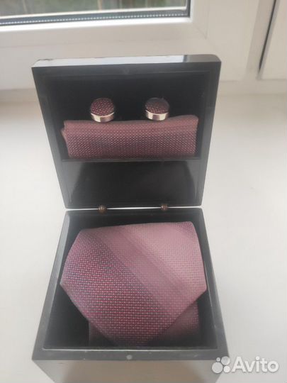 Набор (галстук, запонки, платок, зажим)