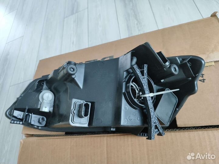 Фара volkswagen polo правая