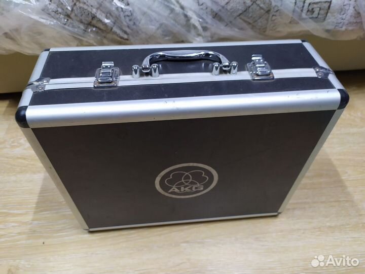 Студийный микрофон AKG Perception 820 Tube