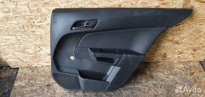 Обшивка двери задней правой Opel Astra H 2004-2014