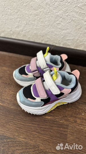 Кроссовки детские