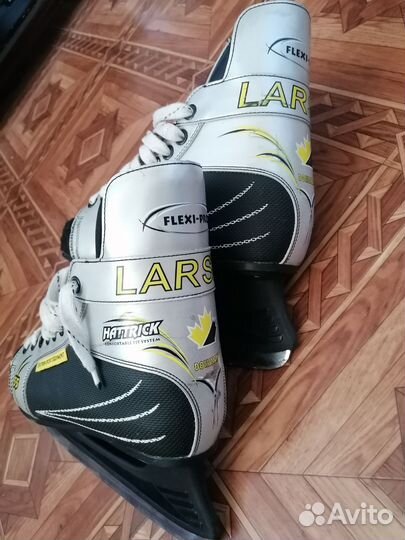 Коньки хоккейные larsen