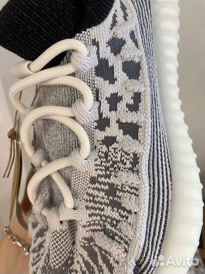 Кроссовки Adidas Yeezy boost 350 v2