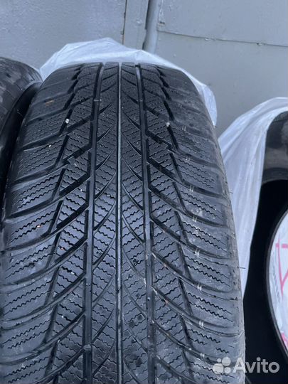 Bridgestone Blizzak LM-001 215/65 R17 99H