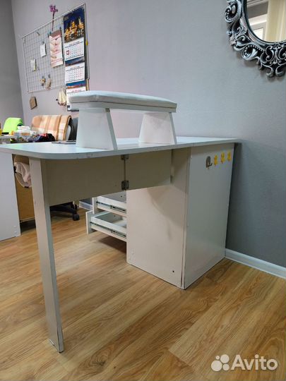Маникюрные столы б/у