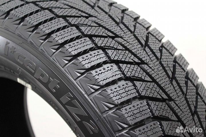 Hankook Winter I'Cept iZ 2 W616 215/55 R17 98T