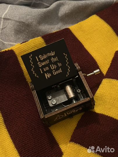 Шарф и музыкальная шкатулка Гарри Поттера