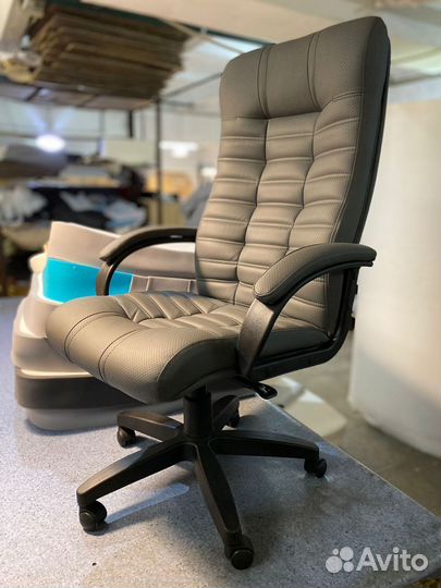 Офисное кресло